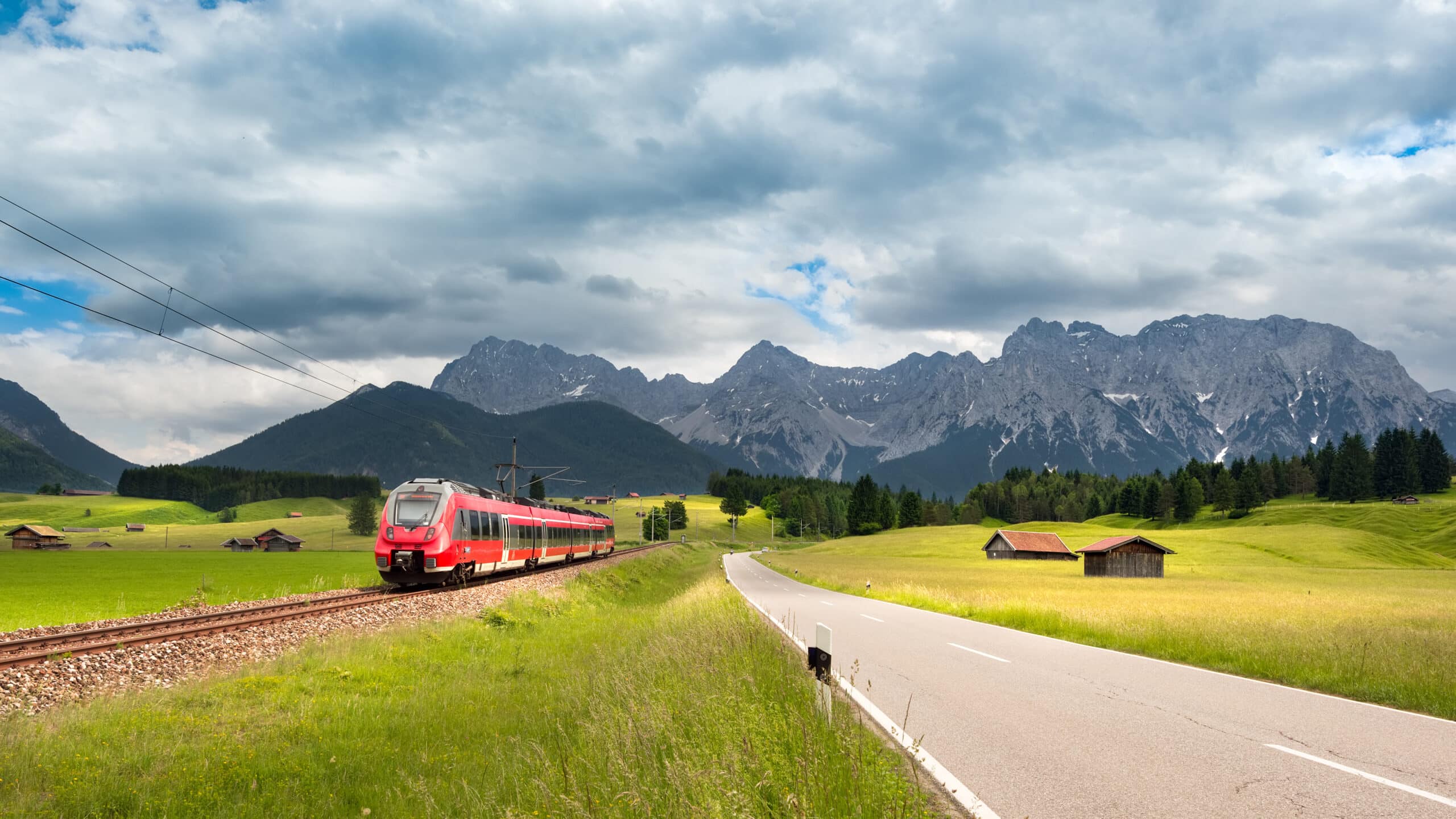 Karwendel Panorama mit Zug, Mittenwald Karwendel Panorama mit Zug, Mittenwald
